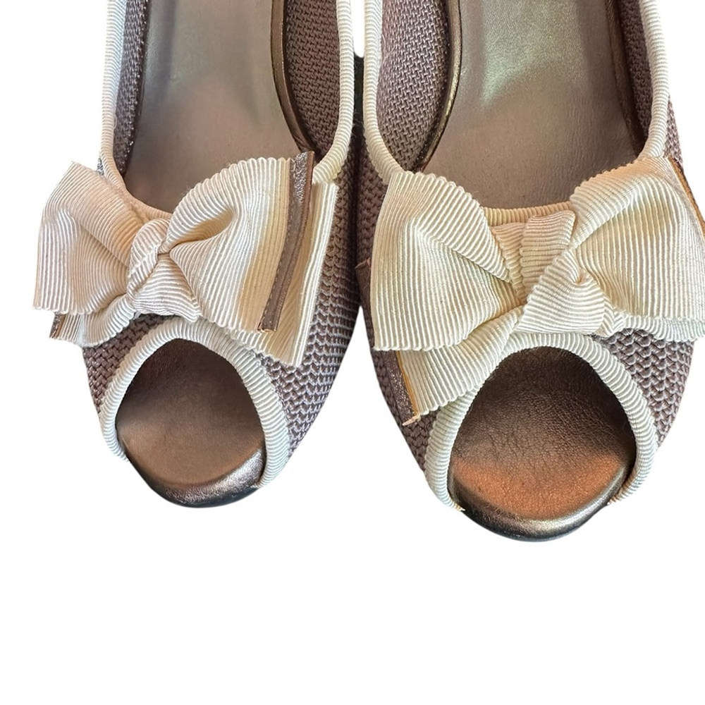 RON WHITE PEEP TOE ALL DAY HEELS W/CONTRASTING BOW & TRIM, MESH FABRIC SZ 38.5 - Picture 4 of 11